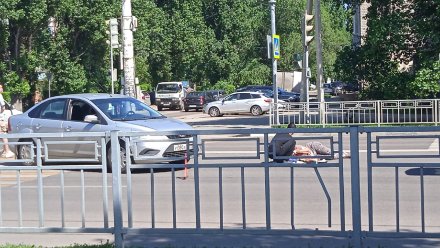 В Воронеже Jeep сбил девушку на Ленинском проспекте