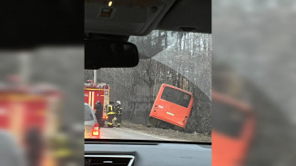 Вылетевшая в кювет маршрутка стал причиной пробки в Воронеже