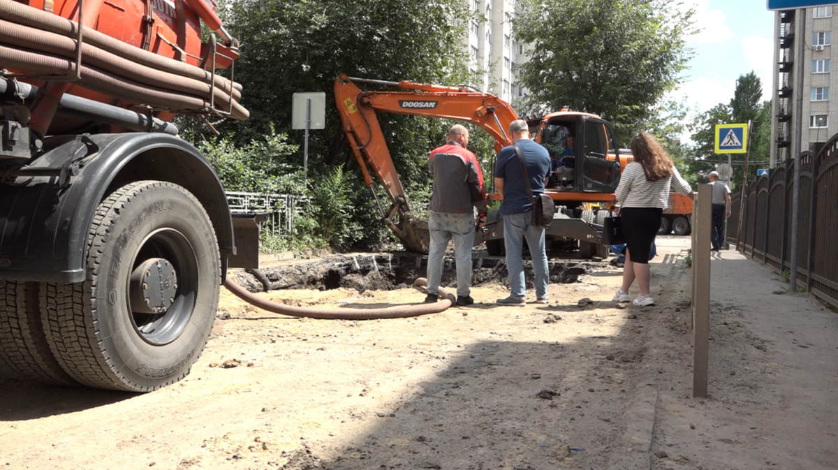 Коммунальная авария оставила без воды в жару тысячи воронежцев | 20.06.2024  | Воронеж - БезФормата