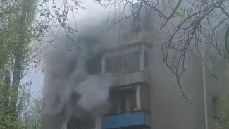 Воронежцы сняли на видео сильный пожар в пятиэтажке