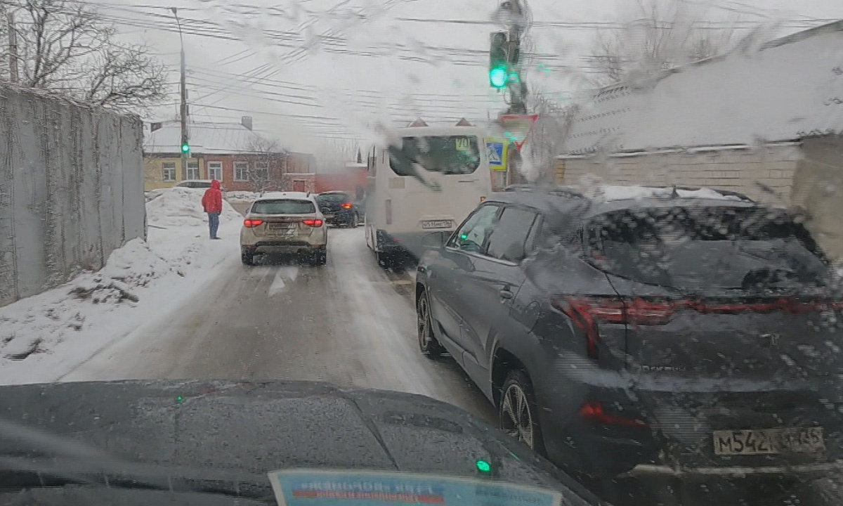 Воронежцы снова встали в пробках на новой улице Крынина – Новости Воронежа  и Воронежской области – Вести Воронеж