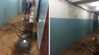 Работники авиазавода в Воронеже показали потоп в цехе во время ливня