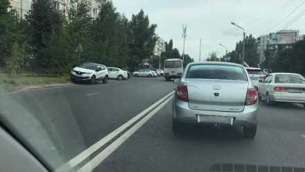 В Воронеже водитель маршрутки объехал пробку через две «сплошные»