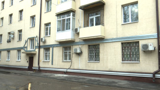 В Воронеже на обновлённом фасаде 5-этажки заметили торчащие металлические полоски