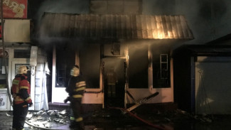 У больницы «Электроника» в Воронеже ночью сгорело кафе