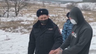 Воронежский СК показал видео допроса изнасиловавшего школьницу педофила