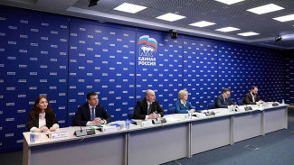 «Единая Россия» провела прямую линию об образовании
