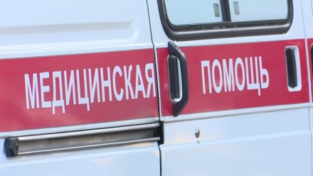 Машину с рабочим внутри засыпало грунтом в Воронеже