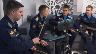 Курсант Воронежской военно-воздушной академии написал песню о подвиге Романа Филипова