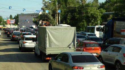 Турбокольцо на Димитрова в Воронеже сковали пробки