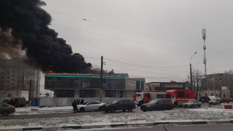 Стройка загорелась в Северном микрорайоне Воронежа