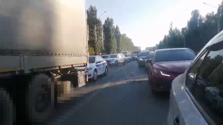 В Воронеже фура раздавила пешехода: появилось видео