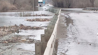 В Рамонском районе закрыли движение на Ступинском мосту из-за разлива реки Воронеж