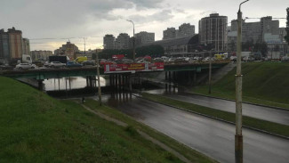 В Воронеже из-за ливня закрыли движение под путепроводом на Московском проспекте