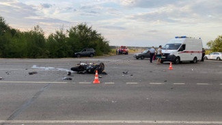 Под Воронежем после ДТП с легковушкой разбился байкер