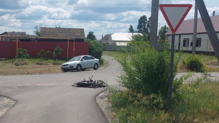 В воронежском селе легковушка сбила подростка на мопеде
