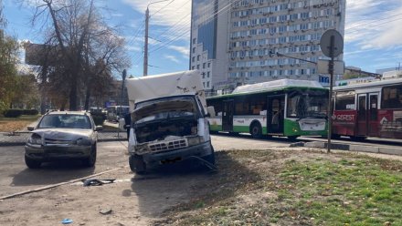 В центре Воронежа произошло массовое ДТП с автобусом №9ка 