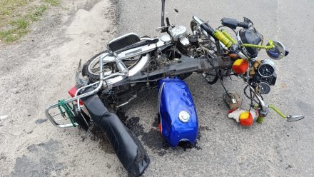 Под Воронежем в ДТП с мотоциклом и легковушкой пострадали два человека