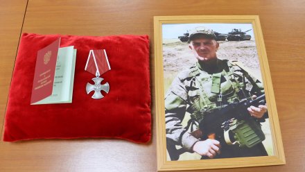 Семье погибшего на СВО 47-летнего воронежца передали орден Мужества