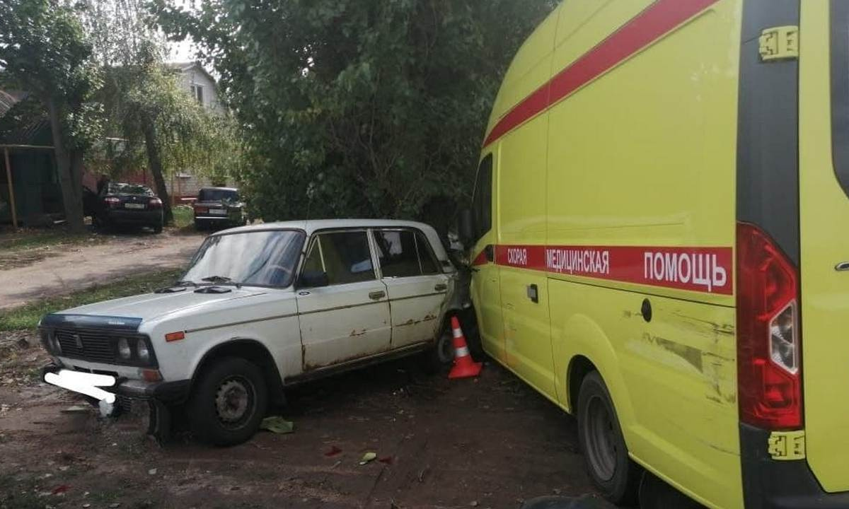 В Воронежской области при столкновении 4 машин погибла пассажирка скорой –  Новости Воронежа и Воронежской области – Вести Воронеж