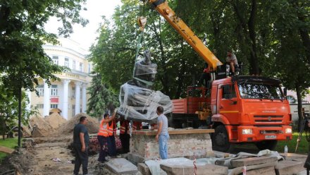 В Воронеже демонтировали памятник Ивану Бунину