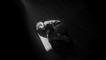В Воронежской области пенсионер получил условный срок за истязание маленьких внуков
