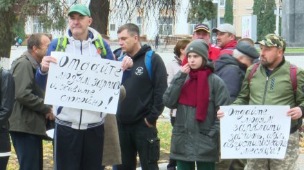 В Воронеже доведённые до отчаяния работники стеклотарного завода вышли на митинг