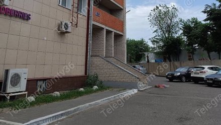 В Ленинском районе Воронежа девушка выпала из 17-этажки