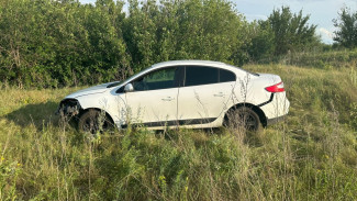 Пассажирка Renault Fluence попала в больницу после ДТП на трассе Воронеж – Луганск