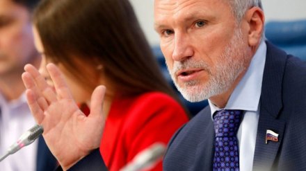 Воронежский депутат попросил Генпрокуратуру проверить радужный логотип сети ресторанов