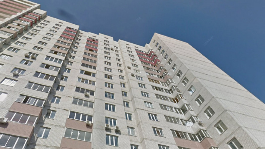 В Воронеже 24-летний парень выпал с балкона 16 этажа