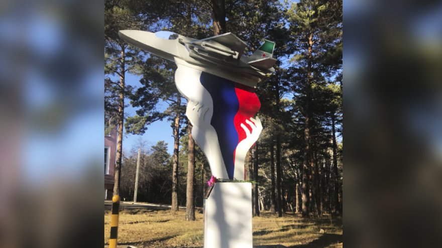 В Иркутской области поставили памятник в честь погибшего в Сирии воронежского лётчика