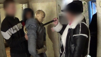 Воронежец выжил после нападения пьяной соседки с ножом