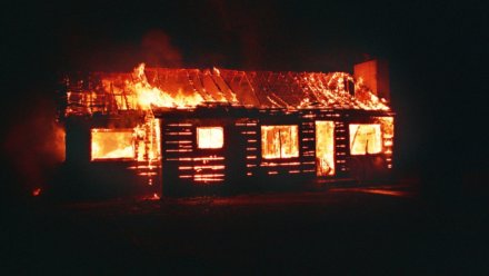 Труп воронежца нашли в уничтоженном огнём доме