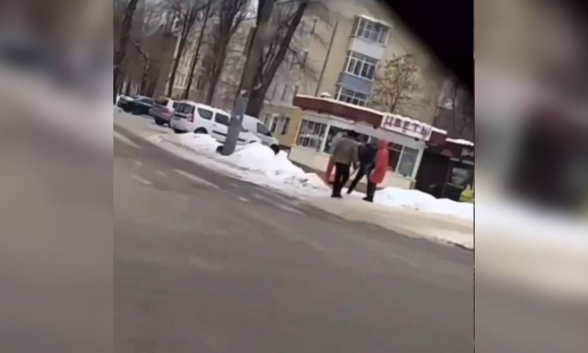 Предполагаемый убийца 17-летней девушки в Воронеже засветился на видео –  Новости Воронежа и Воронежской области – Вести Воронеж