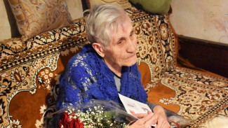 Мэр Воронежа поздравил со столетним юбилеем жительницу Железнодорожного района