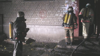 Восемь человек эвакуировали при пожаре в доме на улице Невского в Воронеже