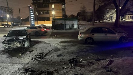 Две женщины пострадали в лобовом ДТП в Воронеже