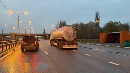 Водитель Land Rover насмерть сбил мужчину на трассе в Воронежской области