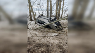 «Лада Ларгус» опрокинулась в кювет в Воронежской области: погиб пассажир