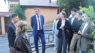 Мэр Воронежа прогулялся со школьниками до Петровской набережной