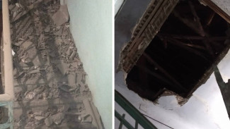 В воронежской двухэтажке рухнул потолок: появилось видео