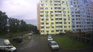Воронежский юрист рассказал, как могут наказать за выброшенный с балкона вентилятор