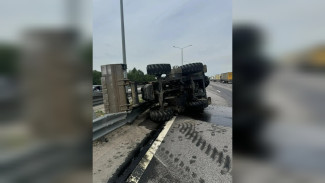 Фура протаранила трактор в Воронеже: 1 человек погиб, 1 пострадал