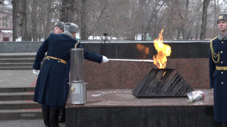 В Воронеже после реконструкции зажгли Вечный огонь на братской могиле №10