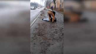 Таксист сбил девушку во время обгона в Воронеже