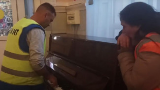 Воронежцев удивил игравший на вокзале работник-пианист
