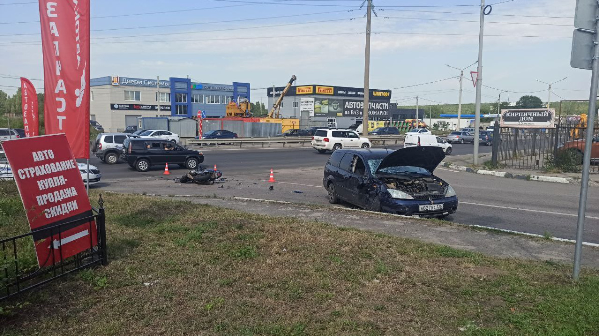 Мотоцикл и иномарка столкнулись в Воронеже: 2 пострадавших – Новости  Воронежа и Воронежской области – Вести Воронеж