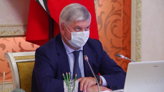Воронежский губернатор удивился недоверию социальных работников к вакцине от ковида