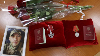 Семье погибшего на СВО 33-летнего воронежца вручили две награды